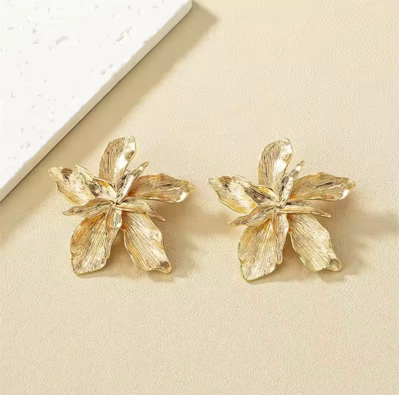 Irregular Sing Flower Earrings